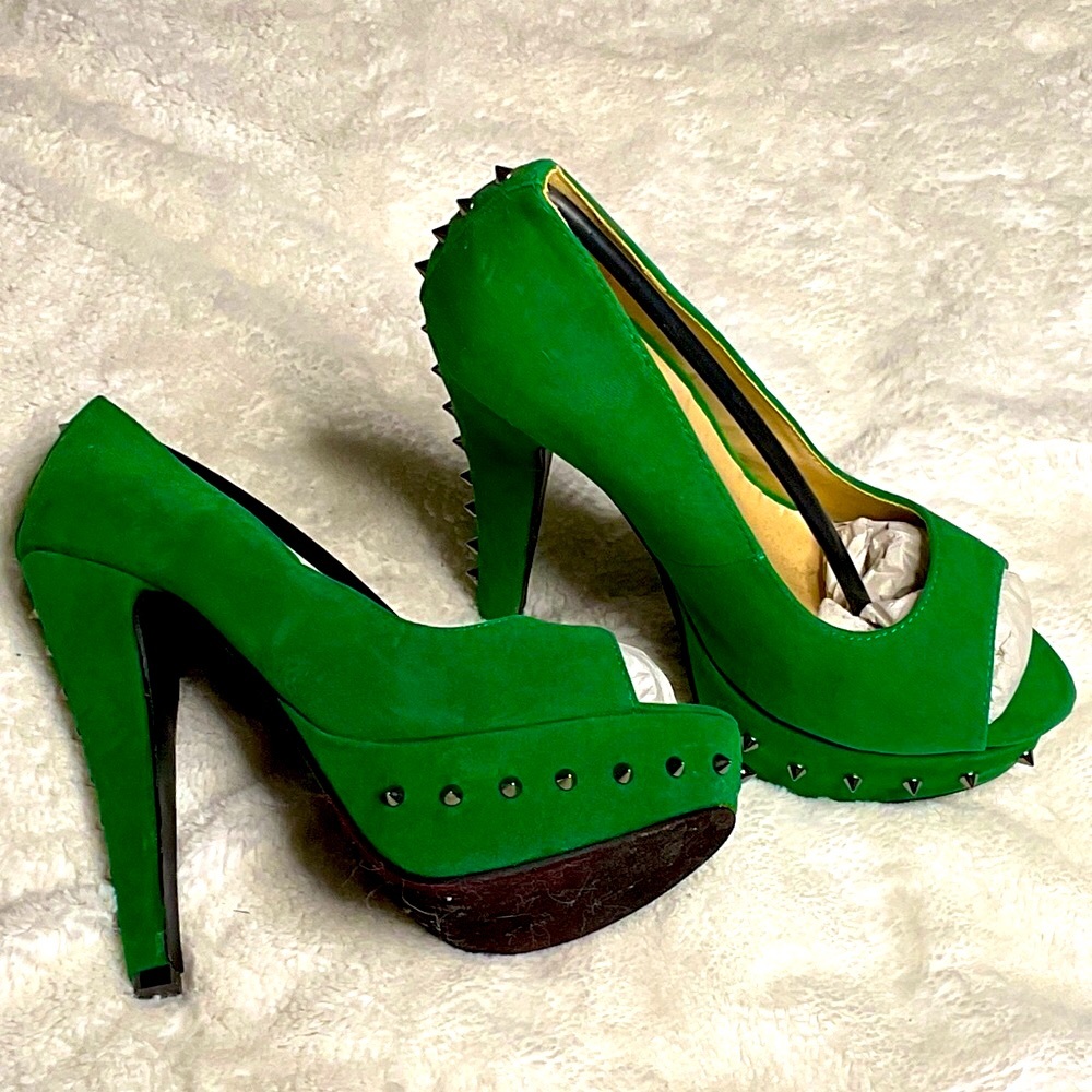 AMIClubWear emerald green heels with spikes